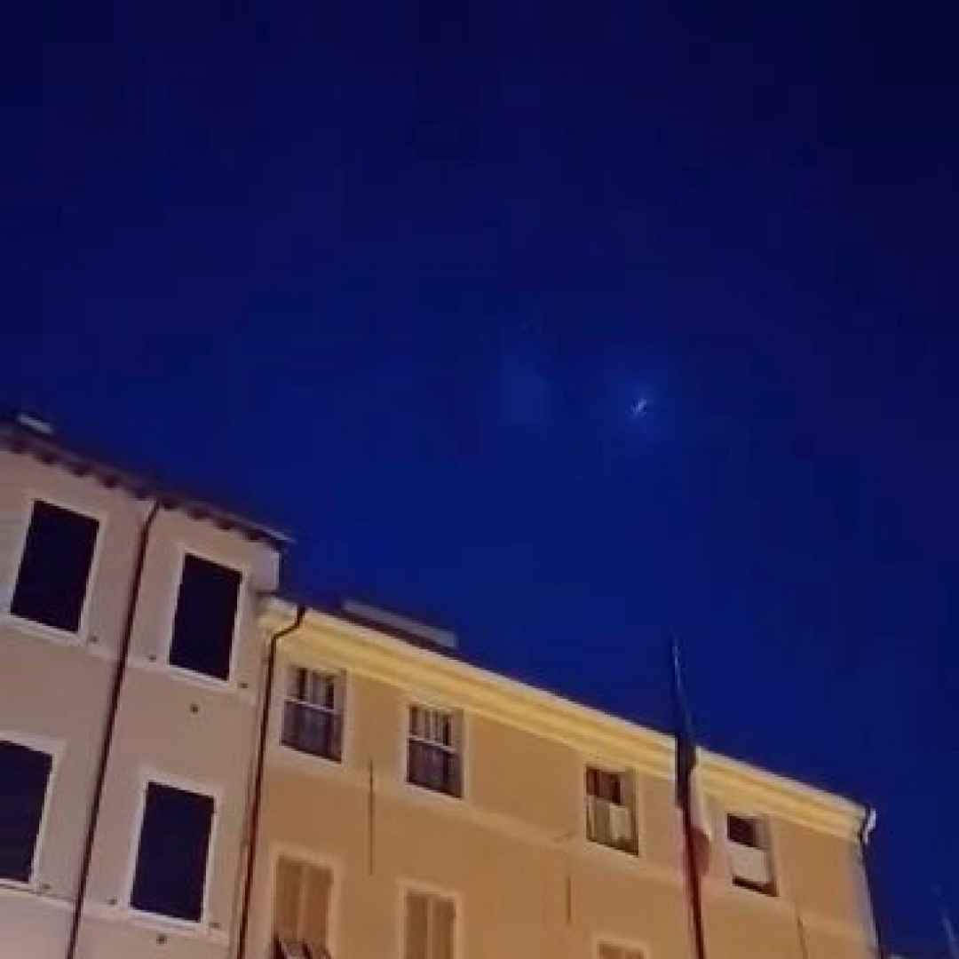 UFO SpaceX Falcon 9 Filmato di Sebastiano Spagnolo (Laigueglia , SV )