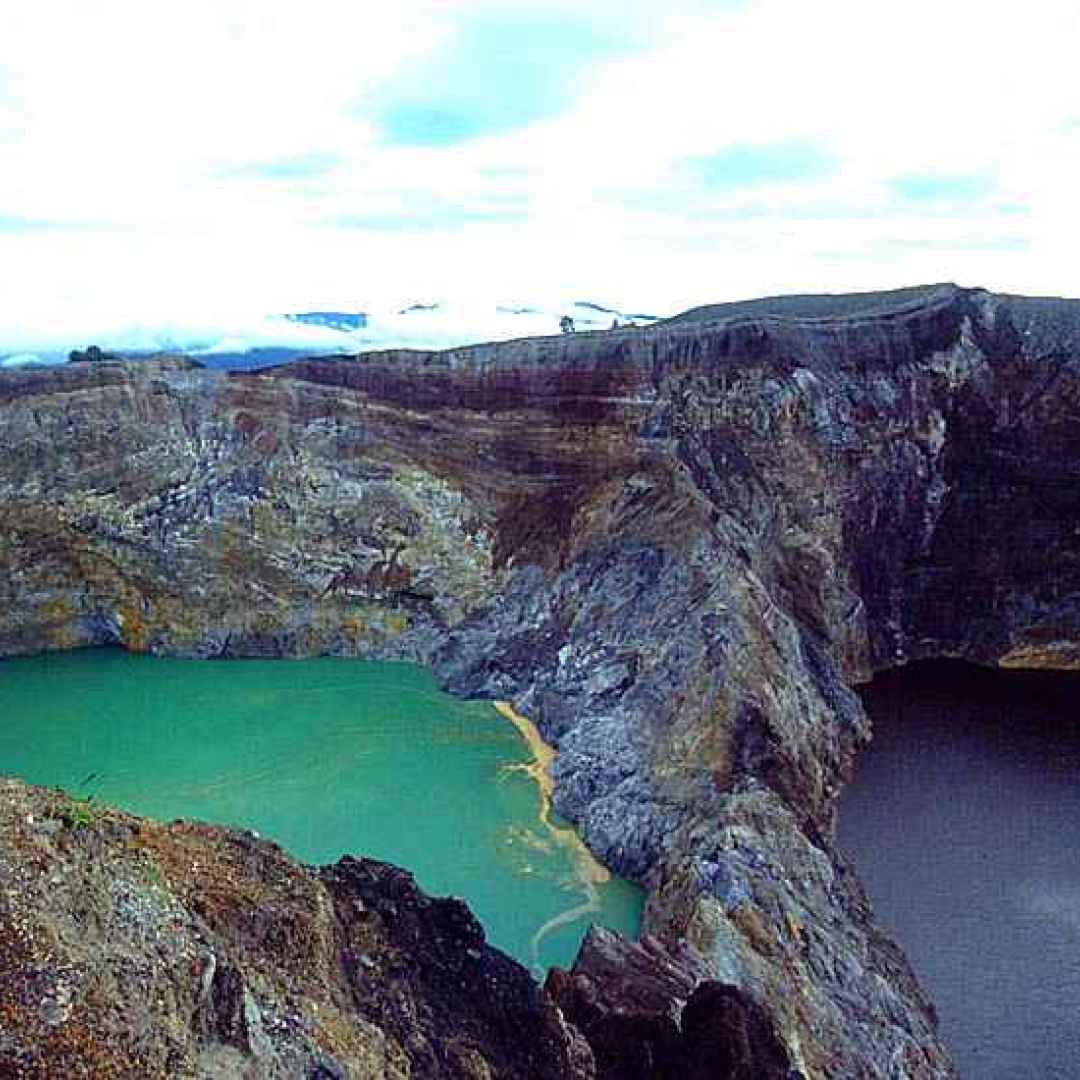 Natura: Kelimutu e i suoi laghi colorati