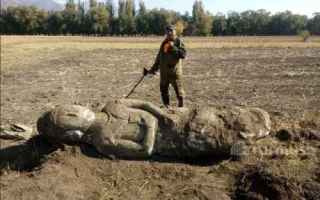 dal Mondo: statue  archeologia  ritrovamenti