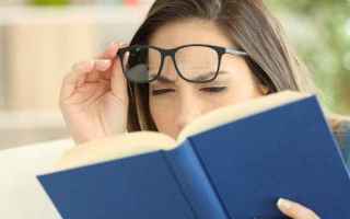 Medicina: presbiopia  occhiali  lenti  collirio
