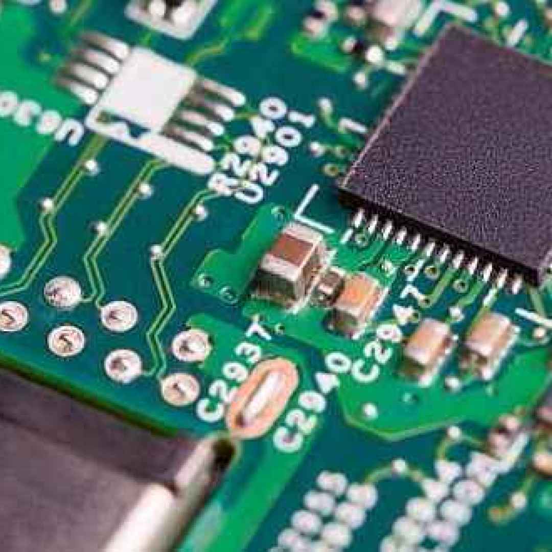 mercato  semiconduttori  chip  plus500