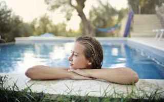 Bellezza: abbronzatura  tintarella  piscina  cloro