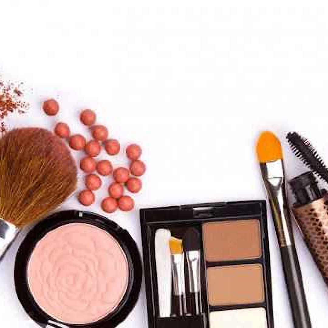 Attenti ai cosmetici su base chimica, si rischia la sterilità e altre gravi malattie