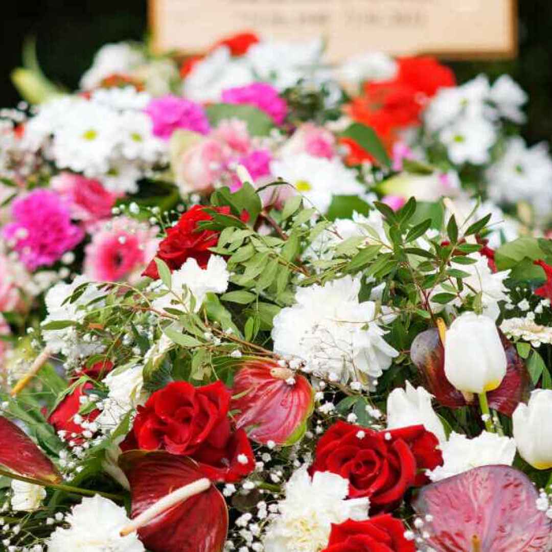 fiori per funerale  funerale  cimitero