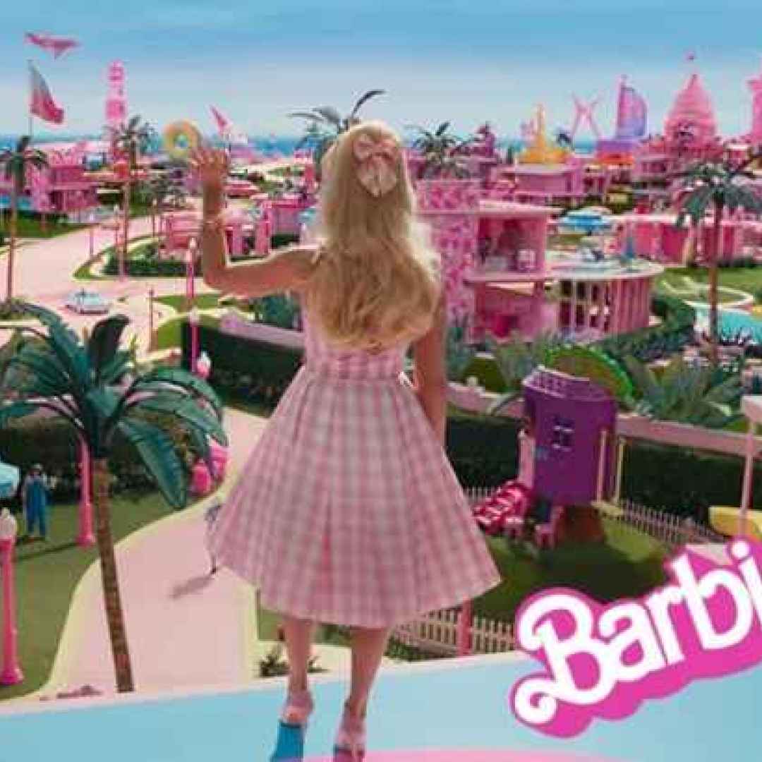 Barbie, un film strepitoso che ci fa tornare per un attimo bambine