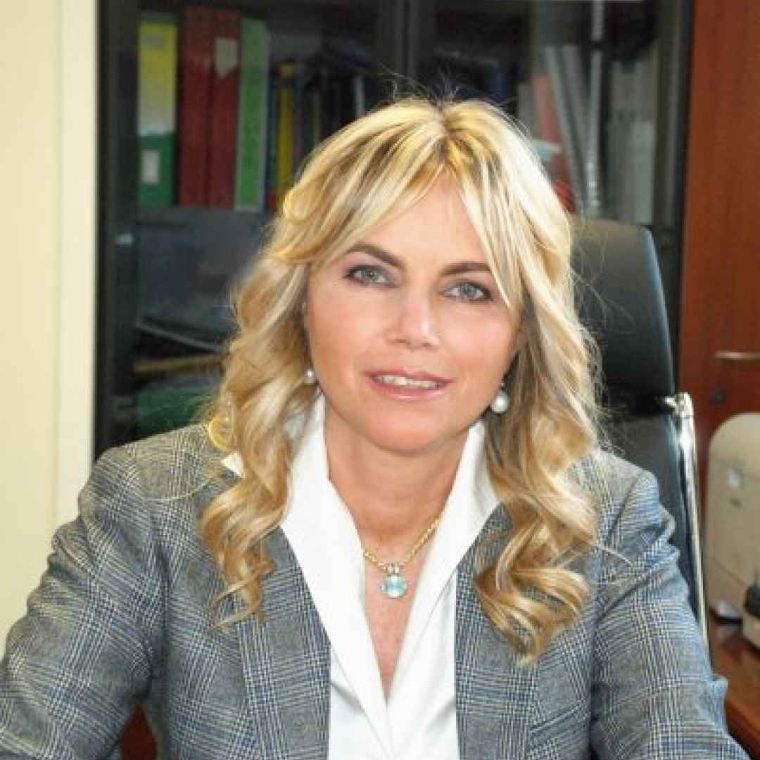 La pediatra Susanna Esposito: “Il Covid ancora un problema nelle scuole, importante fare i tamponi se sintomi”