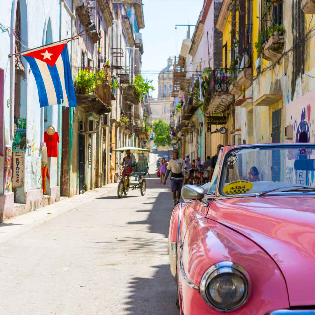 Servizi Chiave a Cuba: Ricariche di Telefoni Cellulari, Spedizioni, Voli e Noleggio Auto
