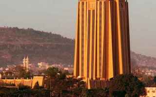 Simboli dell’architettura saheliana: la torre della banca BCEAO a Bamako