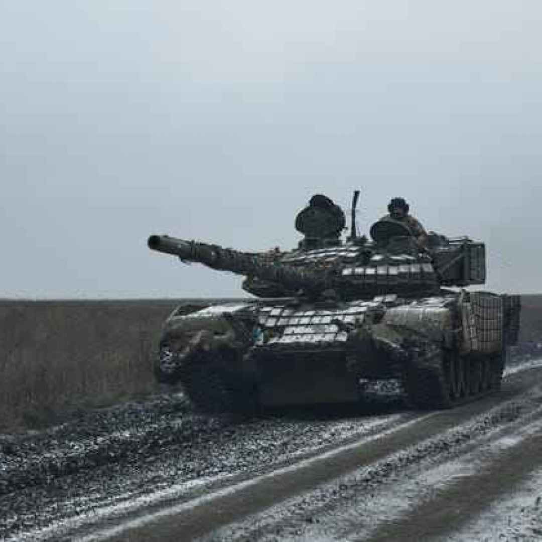 Russi avanzano verso Avdiivka, combattimenti intensi