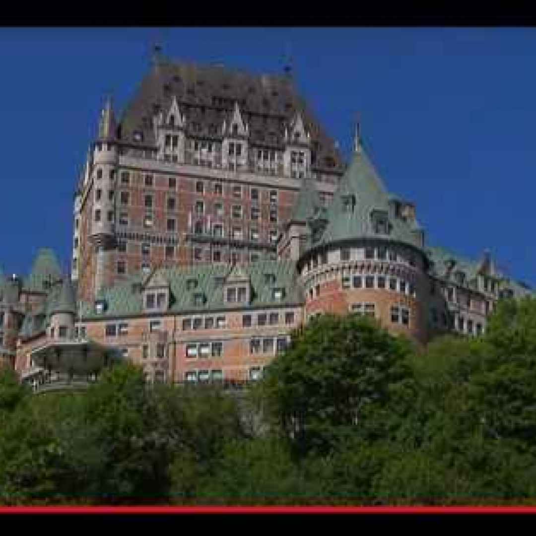 La gotica possenza del castello che costituisce il simbolo dell’ospitalità canadese