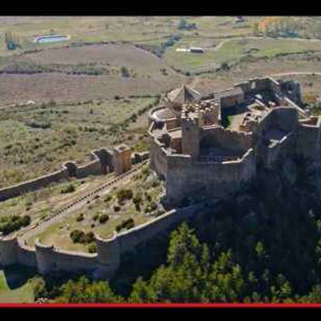 Alto Loarre, castello di montagna che costituiva l’ultima linea difensiva dei regni d’Europa