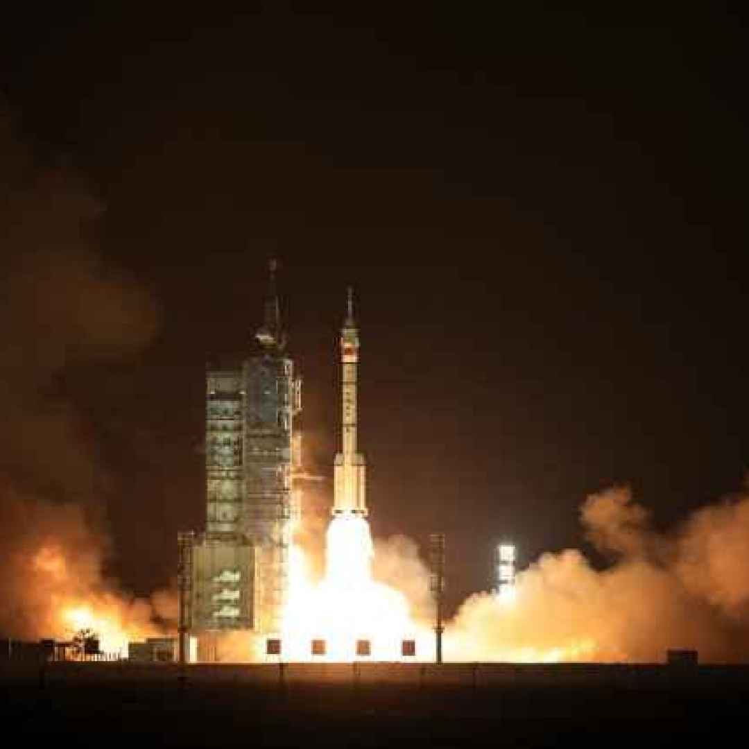 I tre taikonauti della missione Shenzhou 18 hanno raggiunto la stazione spaziale cinese Tiangong