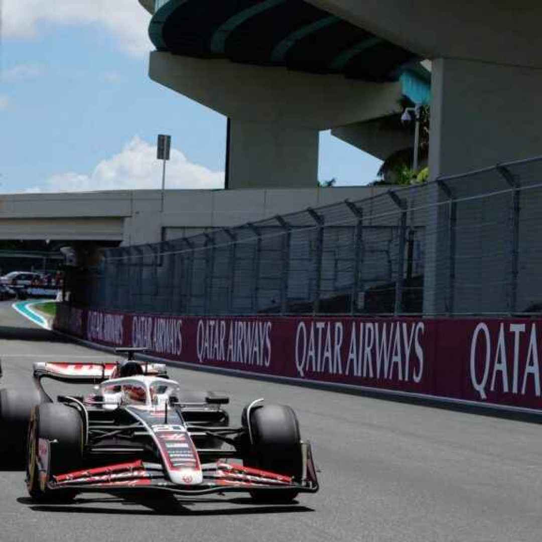 Formula 1, gravissimo comportamento antisportivo di Magnussen contro Hamilton, ecco cosa ha fatto