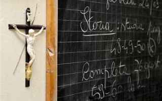 Per la Cassazione l’affissione del crocifisso nelle classi scolastiche non è un «atto discrimina