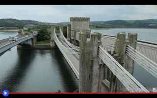 Il repertorio dei quattro modi per attraversare un fiume a Conwy, antica fortezza gallese