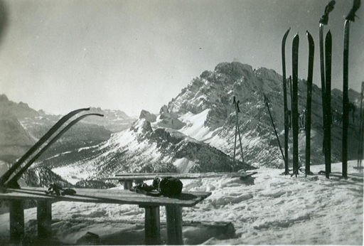 ph. Antonia Pozzi, “Rifugio Principe Umberto, alle Cime di Lavaredo”, gennaio 1936
© Archivio A.P., UnInsubria, Varese
