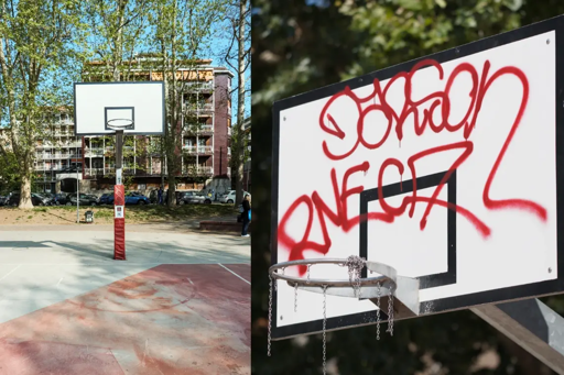 Sulla sinistra un canestro col suo tabellone, ancora bianco ad aprile di quest'anno. La foto sulla destra, con vistose scritte in spray rosso, è stata scattata a luglio.