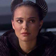Star Wars: Natalie Portman interpreta la senatrice Padmé Amidala mentre pronuncia la frase "This is how liberty dies, with thunderous applause"