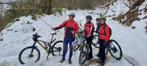 in bicicletta sulla neve, si può (sorriso)