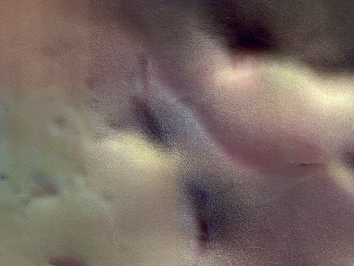 Inoltre, le immagini di contesto mostrano che le macchie nere compaiono su una varietà di terreni differenti: colline relativamente grandi, piccole colline e piccoli crateri.