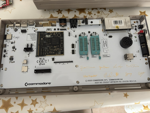 C64 ultimate aperto vista interna 