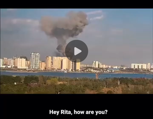 fotogramma del video con bombardamento in iran sullo sfondo, in primo piano la domanda "Hey Rita how are you?"