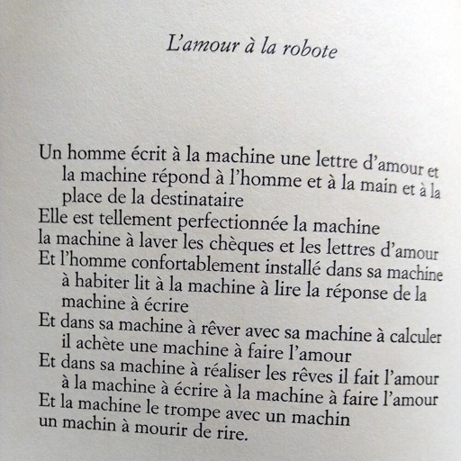 Jacques Prévert - L'amore meccanico

Un uomo scrive a macchina una lettera d’amore e la macchina risponde all’uomo e alla mano come se fosse la destinataria
È talmente perfezionata quella macchina
lavatrice d’assegni e lettere d’amore
E l’uomo confortevolmente installato nella sua macchina per abitare legge alla sua macchina da leggere la risposta della sua macchina da scrivere
E nella sua macchina per sognare con la sua macchina calcolatrice compra una macchina per fare all’amore
E nella sua macchina per realizzare i sogni fa l’amore alla sua macchina da scrivere con la macchina per fare all’amore
E la macchina lo tradisce con un macinino
un macinino da morir dal ridere.