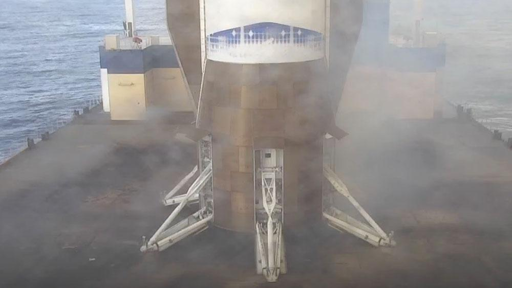 IT: il booster del New Glenn chiamato "Never tell me the odds" appena atterrato sulla chiatta "Jacklyn" nell'oceano Atlantico il 13 novembre.
Credito: Blue Origin.

EN: New Glenn booster called "Never tell me the odds" just landed on the "Jacklyn" barge in the Atlantic ocean on november 13th.
Credit: Blue Origin.
