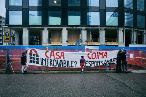 striscione "casa introvabile? coima responsabile"