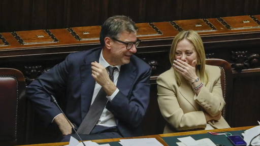 Nella fotografia, Giancarlo Giorgetti (Lega) e Giorgia Meloni (Fratelli d'Italia).