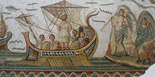 Riproduzione di un mosaico che mostra una delle scene più famose dell'Odissea: Ulisse legato all'albero della sua nave per ascoltare le sirene. Ulisse e la sua nave è al centro della scena, le sirene sulla destra, a sinistra spunta un'altra nave. Il mare è rappresentato con molte piccole onde, nel cielo si vedono serpenti e altre creature, forse pesci