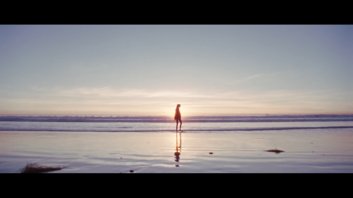 L'immagine mostra una persona in piedi sulla spiaggia al tramonto. La persona è silenziosamente immersa nella quiete del momento, con il sole che tramonta dietro di loro, creando un riflesso luminoso sulla superficie liscia dell'acqua. Il cielo è un arco di colori caldi, con sfumature di rosa, arancio e blu che si fondono dolcemente. Le onde del mare si infrangono delicatamente sulla riva, aggiungendo un senso di pace e serenità. La figura è solitaria, con la sua sagoma ben visibile contro il cielo, e la sua posizione centrale nella composizione dell'immagine enfatizza la solitudine e la contemplazione. La spiaggia è deserta, con solo qualche piccola roccia o detritus visibile sulla sabbia, che aggiunge un tocco di naturalezza alla scena. L'atmosfera è tranquilla e riflessiva, invitando a un momento di pausa e riflessione.

Fornito da @altbot, generato localmente e privatamente utilizzando Ovis2-8B

🌱 Energia utilizzata: 0.248 Wh