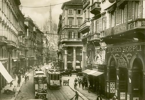 La storica Libreria Internazionale Ulrico Hoepli di Milano, fondata nel 1870 e un tempo una delle più grandi d'Europa, ha chiuso i battenti nei primi mesi del 2026 a seguito della liquidazione volontaria dell'azienda.
