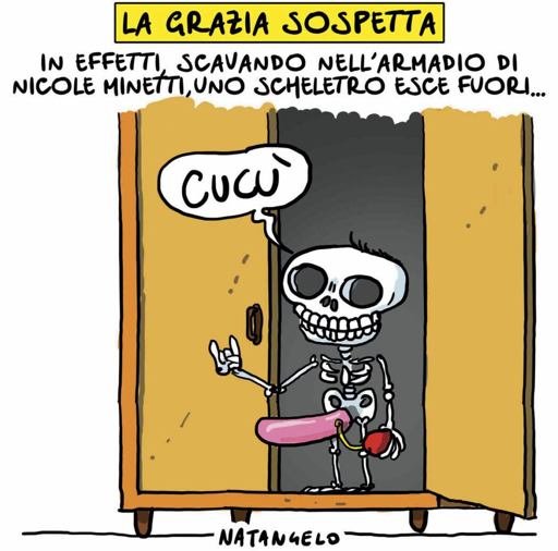 Nel disegno, sotto alla didascalia che recita: "In effetti, scavando nell'armadio di Nicole Minetti, uno scheletro esce fuori..." appare quello di Silvio Berlusconi che, facendo il segno delle corna dice: "Cucù".