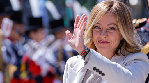 Il ritorno del nucleare in Italia entra in una nuova fase. Dopo il sì della Camera a giugno, il disegno di legge delega di Pichetto Fratin arriva al Senato entro l'estate, e i decreti attuativi sono attesi entro dicembre. Il governo punta sui reattori modulari da 300 megawatt, con primi impianti operativi tra il 2033 e il 2035.