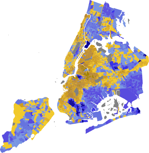 🔴 NEW YORK - Perchè il voto anticipato ci dice che vincerà Mamdani?

Rispetto alle scorse comunali, l'affluenza aumenta maggiormente a Brooklyn che è la roccaforte di Mamdani .
Confrontando sia con le scorse comunali che con le scorse presidenziali, l'affluenza cala soprattutto nel Bronx e a Staten Island, che sono i 2 quartieri dove Mamdani raccoglie meno consensi.
I quartieri favorevoli a Mamdani (Brooklyn e Manhattan) hanno un peso complessivo maggiore alle comunali 2025 rispetto sia alle comunali 2021 che alle presidenziali 2024. Netto calo del Bronx e Staten Island rispetto a 2021 e 2024
In figura i risultati delle primarie DEM
Giallo= Mamdani
Blu=Cuomo