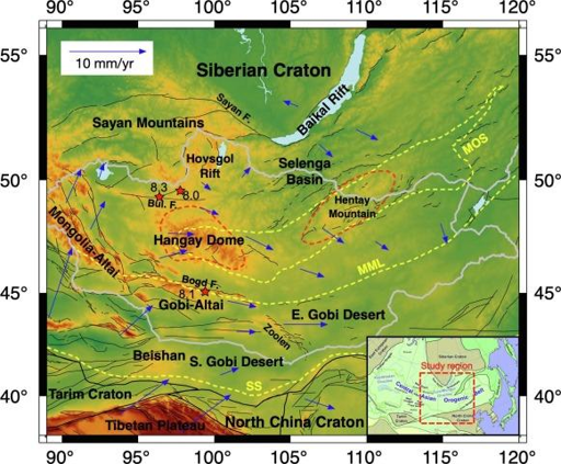 A differenza della lineare catena dell’Himalaya, che continua a sollevarsi a causa della collisione tra India e Asia, i monti Hangay mostrano scarse deformazioni interne, suggerendo un meccanismo diverso e finora sconosciuto.

In un nuovo studio pubblicato su Geology, un gruppo internazionale di ricerca guidato dal professor Pengfei Li della Chinese Academy of Sciences riporta la prima scoperta di magmatismo cretaceo nei monti Hangay, riuscendo così a stabilire un collegamento spaziale e temporale tra processi geodinamici profondi e il sollevamento della superficie terrestre.

Analizzando l’età e la geochimica di rocce vulcaniche recentemente scoperte, il team ha scoperto che una porzione densa del mantello litosferico sotto i monti Hangay si è staccata ed è sprofondata nel mantello più profondo circa 125–114 milioni di anni fa.