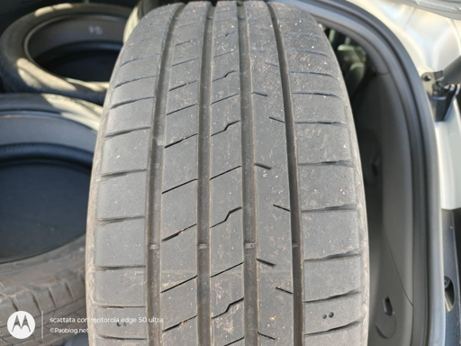 Vendo 4 gomme Hankook iON Evo da 215/50 R19 97V (percorsi solo 1430 km)  