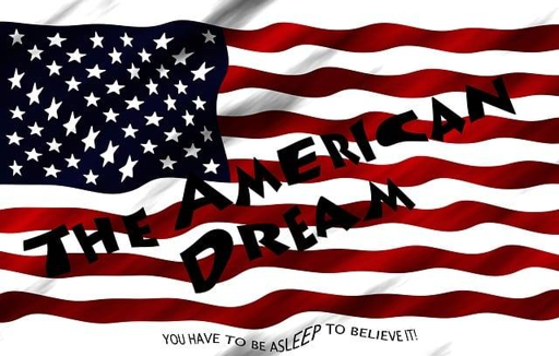 Bandiera a stelle e strisce, ondeggiante, che riporta in nero ben visibile la scritta:"The American Dream". Sotto, in carattere più piccolo, la scritta "You have to be asleep to believe it!"